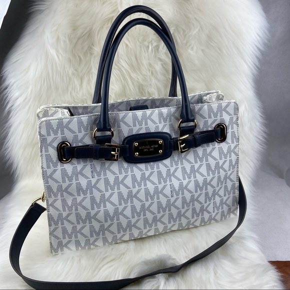 Michael Kors Handbags - NWOT MICHAEL KORS SATCHEL BAG